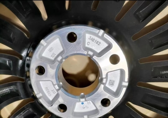 40*72*37mm 銀色のエネルギー車両用ラントホイールハブ