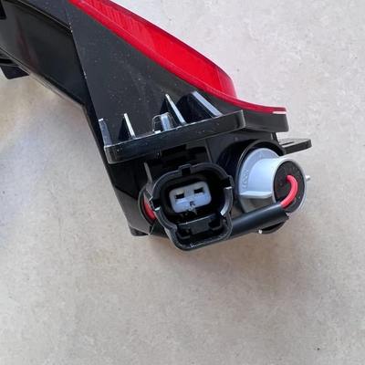 CHANGAN CS75 PLUS 車のバックバンパーライト 霧灯 OE番号4116110-CD05 赤色